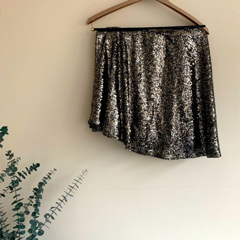 SOLD - SPARKLY KNEE LENGTH SKIRT